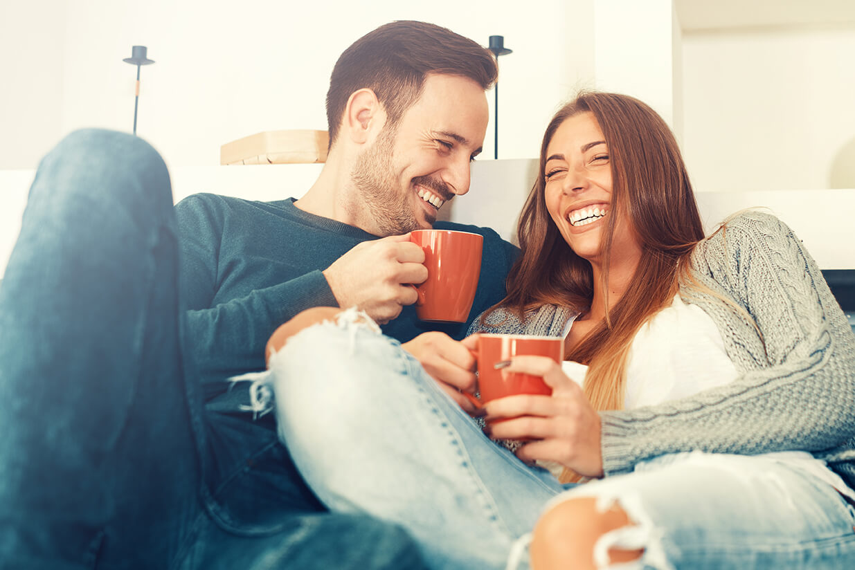 iStock-629605642(young-couple-with-coffee) (1)