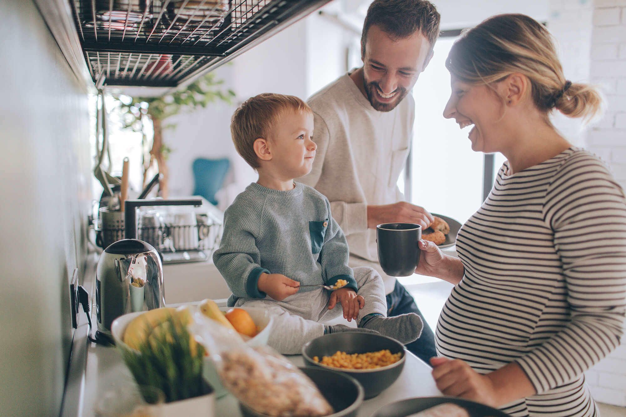 iStock-870762240(family-cooking)