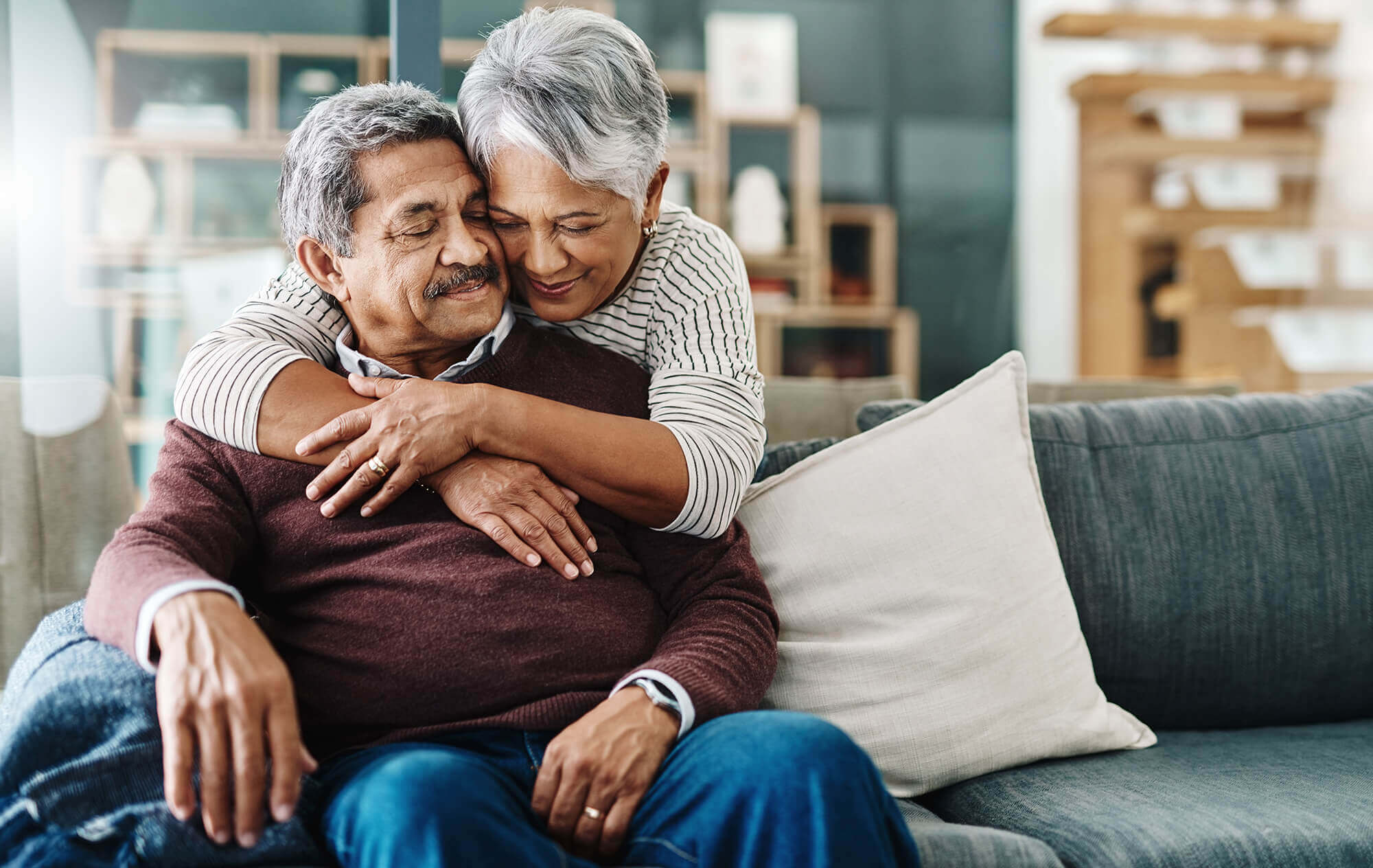 iStock-1137571976-(older-couple-hispanic)